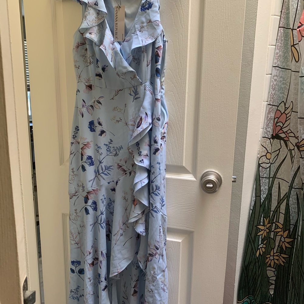 ❤️New❤️Banana Republic beautiful baby blue dress w/ flowers. Never been worn NWT